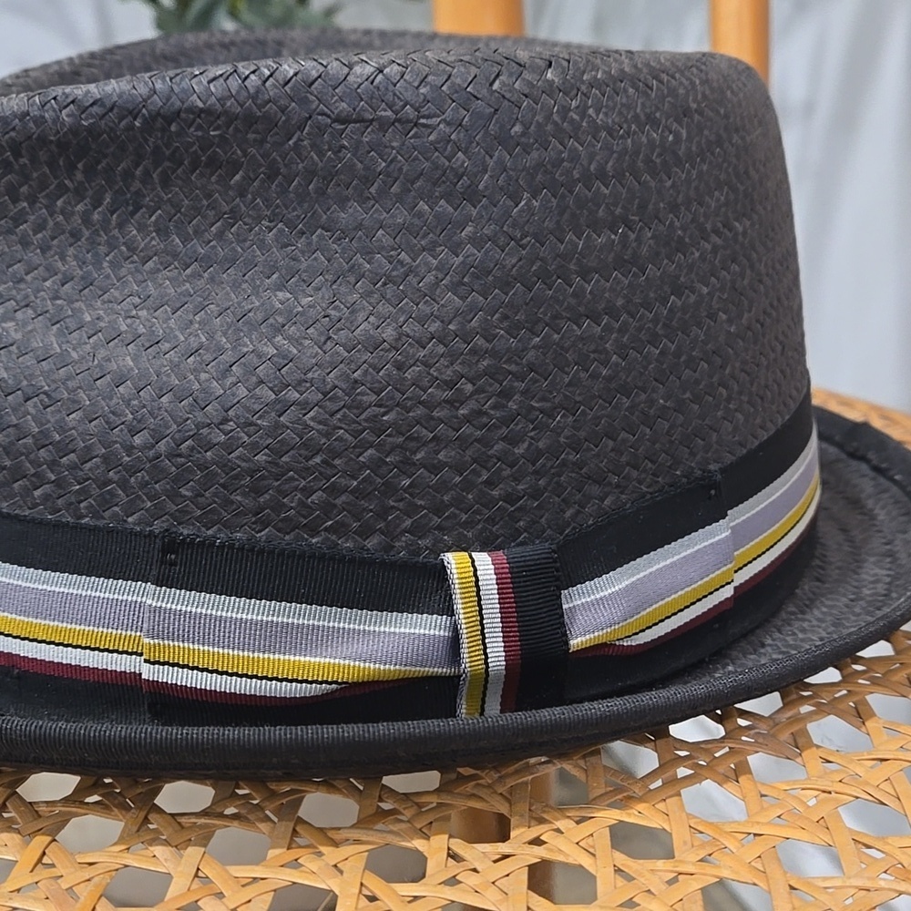 Stylish Retro Big It Up Black Fedora Hat with Striped Band - Picture 2 of 6